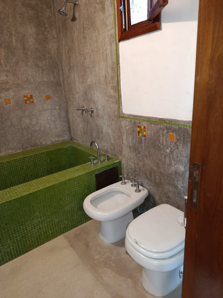 VILLA ALLENDE, TRES DORMITORIOS, GRAN SALA, PILETA, GRAN PARQUE